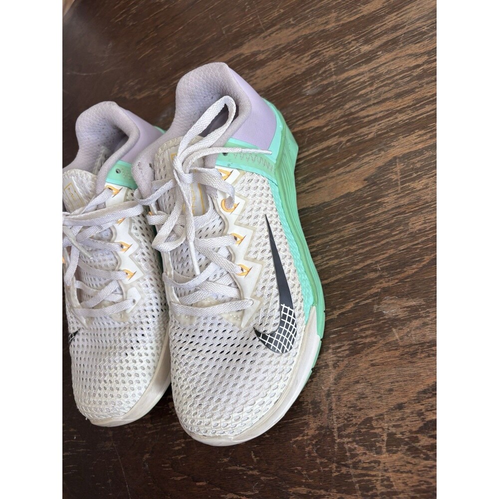 Nike Metcon 6 Womens size 7 White Green Cross Training Running Shoes AT3160-135